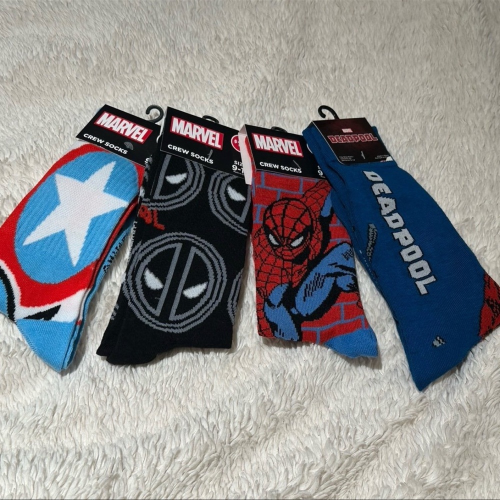 MARVEL 4 pairs Men's Hero Crew Socks sizes 9-13 NEW perfect gift!